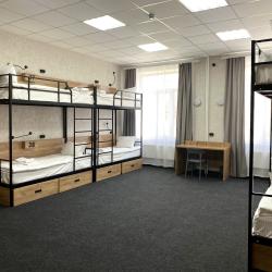 Кровать в 12-местном общем номере