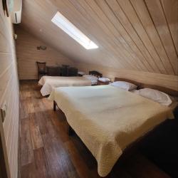 Номер эконом с 3 односпальными кроватями (мансарда)