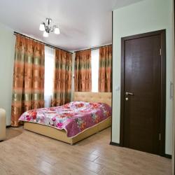 Номер стандарт с 1 двуспальной кроватью и диваном