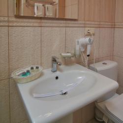 Номер стандарт с 1 двуспальной кроватью и диваном