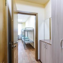 Кровать в 12-местном общем номере