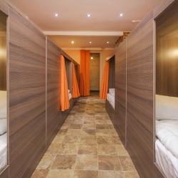 Кровать в 5-местном общем женском номере (без окна)