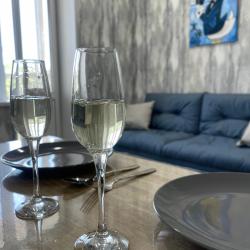 2-комнатные апартаменты улучшенные Адмирала горшкова 52 к 2 с 1 двуспальной кроватью