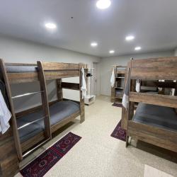 Кровать в 6-местном общем номере