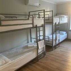 Кровать в общем женском номере с 2 двухъярусными кроватями (удобства на этаже)