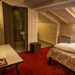 Номер стандарт улучшенный с 1 двуспальной кроватью (мансарда)