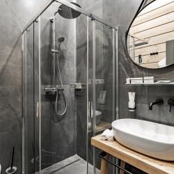 Номер делюкс с двуспальной кроватью c видом на реку и террасой