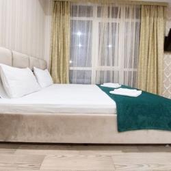 Номер люкс семейный с 2 односпальными и 1 двуспальной кроватью