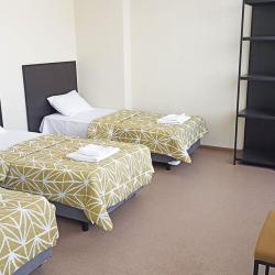 Кровать в 6-местном общем женском номере