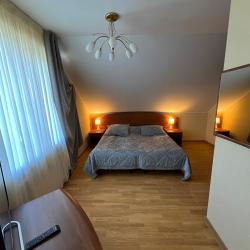 2-комнатный номер люкс с 2 односпальными и 1 двуспальной кроватью