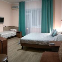 Комната стандарт с 1 односпальной и 1 двуспальной кроватью