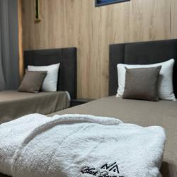 2-комнатный номер полулюкс с 2 односпальными и 1 двуспальной кроватью