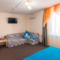 Номер улучшенный с 1 односпальной и 1 двуспальной кроватью