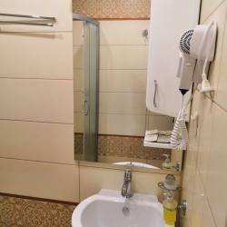 Номер улучшенный семейный с 4 односпальными кроватями