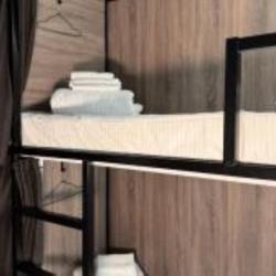 Кровать в 6-местном общем номере