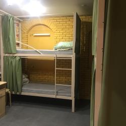 Кровать в 6-местном общем номере