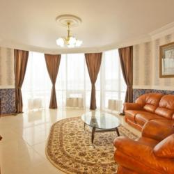 Номер люкс комфорт с 1 двуспальной кроватью