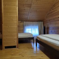 2-комнатный коттедж премиум с 3 односпальными и 1 двуспальной кроватью (мансарда)