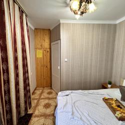 Номер стандарт с 1 односпальной и 1 двуспальной кроватью