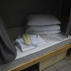 Кровать в 6-местном мужском номере