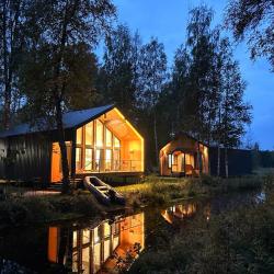 Коттеджи у озера  с 2-мя спальнями (100 кв.м.)