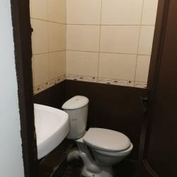 Кровать в 6-местном комфортном общем мужском номере (удобства на этаже)