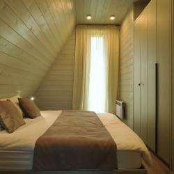 4-местный 2-комнатный коттедж премиум с 2 двуспальными кроватями