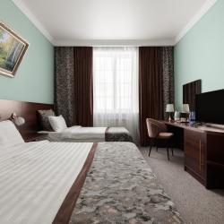 Номер улучшенный с 1 односпальной и 1 двуспальной кроватью