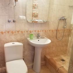 Номер стандарт семейный с 1 двуспальной кроватью и 1 двухъярусной кроватью