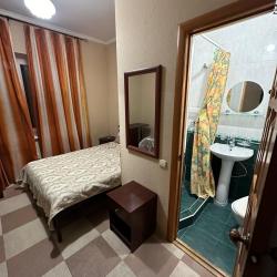 Комната стандарт с 1 односпальной и 1 двуспальной кроватью