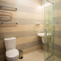 Номер стандарт с 2 односпальными кроватями (вид на улицу)