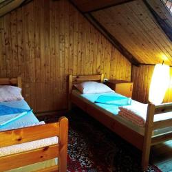 4-местный номер люкс с 2 односпальными и 1 двуспальной кроватью