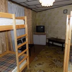 Кровать в 6-местном общем номере