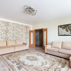 Фото Отель Просторная 3-комнатная квартира в Октябрьском районе