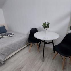 Комната полулюкс с 1 двуспальной кроватью и 1 двухъярусной кроватью