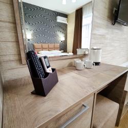Комната полулюкс с 2 односпальными и 1 двуспальной кроватью