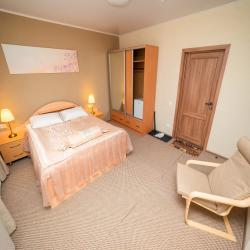 Номер полулюкс с 1 двуспальной кроватью