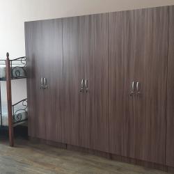 Кровать в 8-местном общем номере