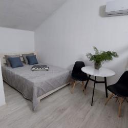 Комната полулюкс с 1 двуспальной кроватью и 1 двухъярусной кроватью