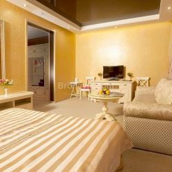 Номер полулюкс с 1 двуспальной кроватью