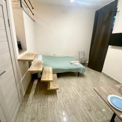 Двухуровневая студия с 1 двуспальной и 2 односпальными кроватями