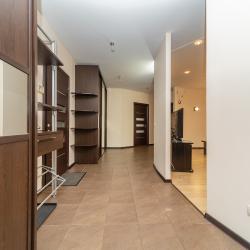 Фото Отель Бoльшая 3-x комнaтнaя кваpтира в центре города