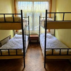 Кровать в 6-местном номере (общие удобства)