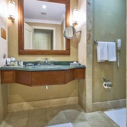 Номер полулюкс с 1 двуспальной кроватью