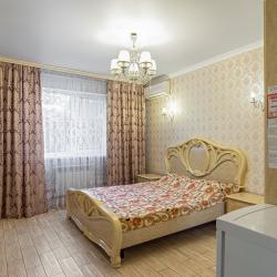 4-местный 2-комнатный номер комфорт семейный с 2 односпальными и 1 двуспальной кроватью