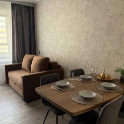 Фото День Ночь апартаменты - Новая квартира в центре города - все рядом.