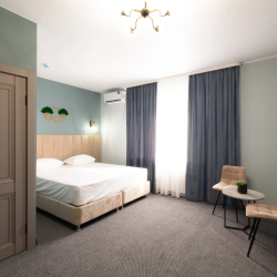 Номер стандарт улучшенный с 1 двуспальной кроватью