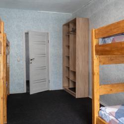 Кровать в общем номере с 3 двухъярусными кроватями (удобства на этаже)