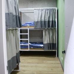 Кровать в 6-местном общем женском номере (общие удобства)