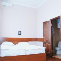 Номер полулюкс семейный с 2 односпальными кроватями